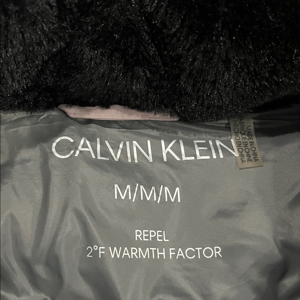 Calvin Klein Women's Puffer Jacket Size Medium Great Pre-Owned Condition - Picture 4 of 6